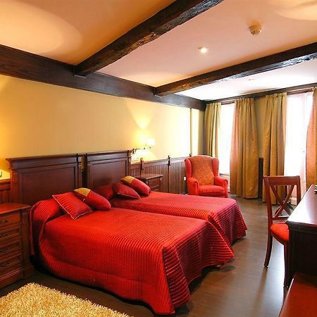 Hostal Santo Grial Saint-Jacques-de-Compostelle Extérieur photo
