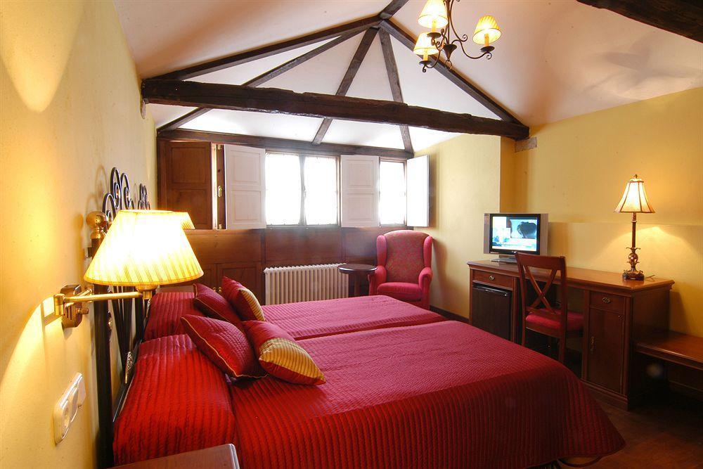 Hostal Santo Grial Saint-Jacques-de-Compostelle Extérieur photo