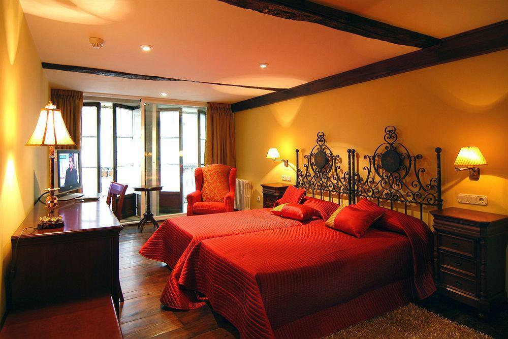 Hostal Santo Grial Saint-Jacques-de-Compostelle Extérieur photo