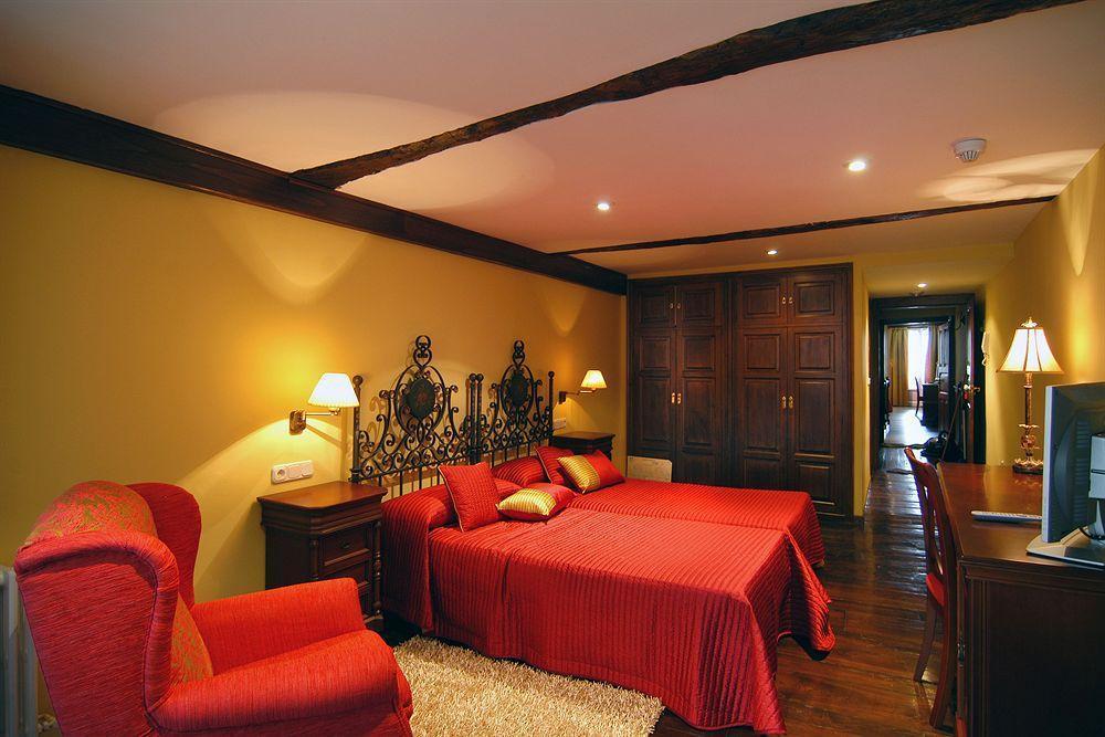 Hostal Santo Grial Saint-Jacques-de-Compostelle Extérieur photo