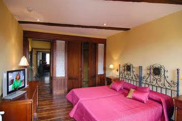 Hostal Santo Grial Saint-Jacques-de-Compostelle Extérieur photo