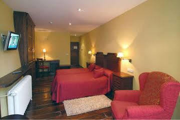 Hostal Santo Grial Saint-Jacques-de-Compostelle Extérieur photo