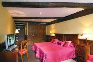 Hostal Santo Grial Saint-Jacques-de-Compostelle Extérieur photo