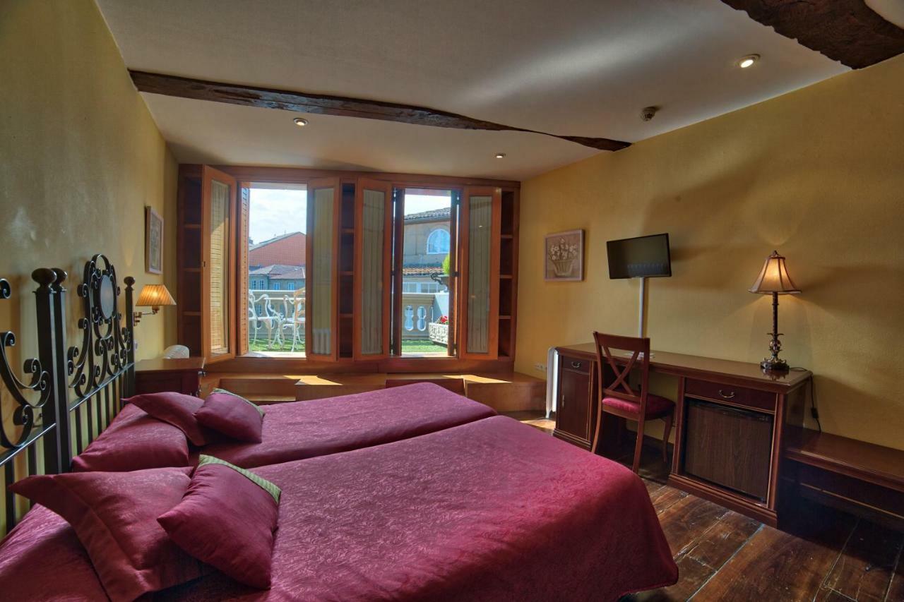 Hostal Santo Grial Saint-Jacques-de-Compostelle Extérieur photo