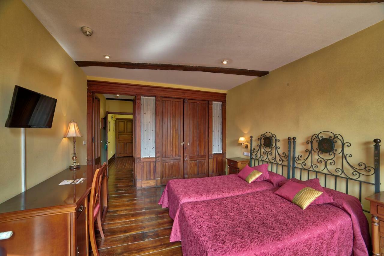 Hostal Santo Grial Saint-Jacques-de-Compostelle Extérieur photo